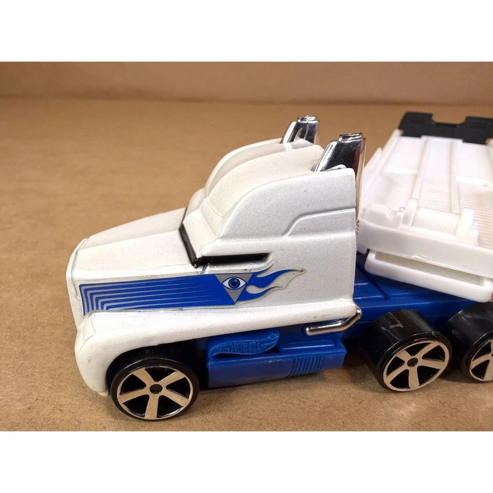 Hot Wheels HW-RECON-07 Truckin' Transporter Semi Truck Diecast Car Hauler 2002